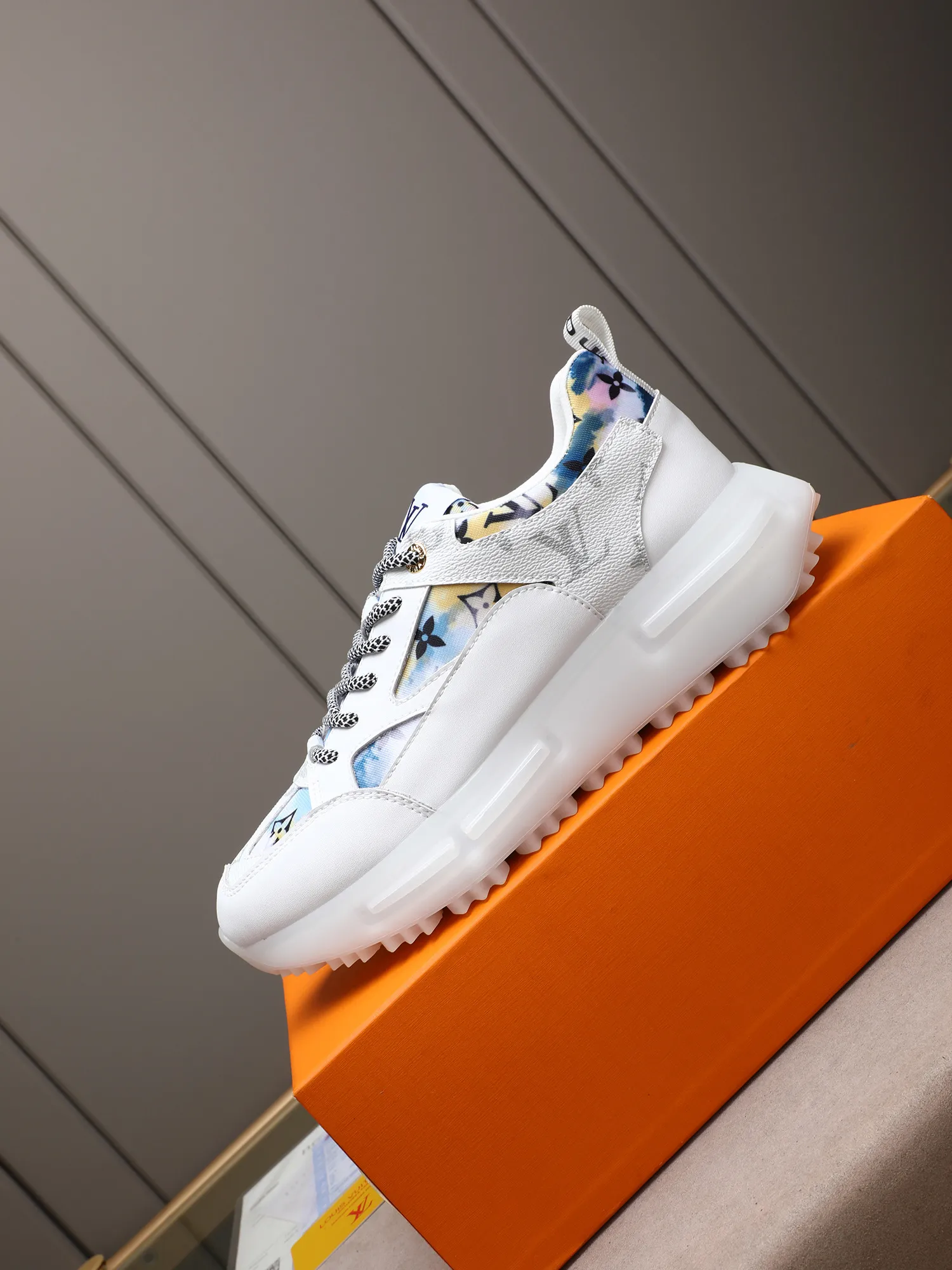 Men's shoes 💰460 [LV] Made of imported L special fabric spliced ​​with cowhide and comfortable mesh lining. Privately molded foam TPU outsole, super light and comfortable on the feet! Perfect last shape, generous and fashionable design, 4 colors available! Code number: 38–44 (45 customized